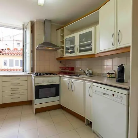 Historical 3 Bedroom Duplex In Apartment Lisbon