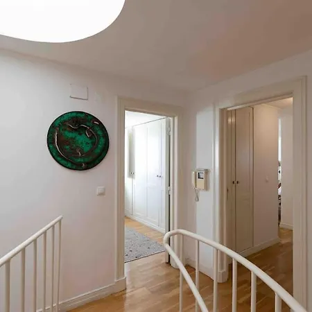 Apartment Historical 3 Bedroom Duplex In