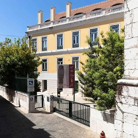 Apartment Historical 3 Bedroom Duplex In