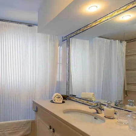 Historical 3 Bedroom Duplex In Apartment Lisbon