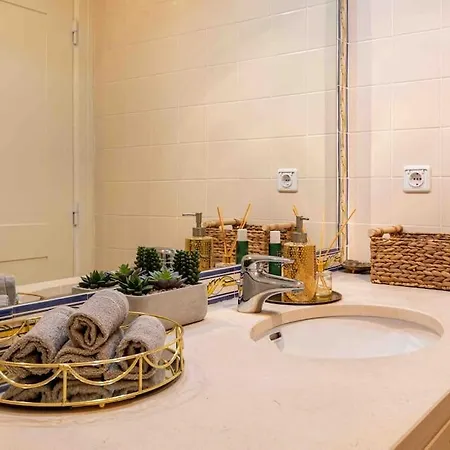 Historical 3 Bedroom Duplex In * Lisbon