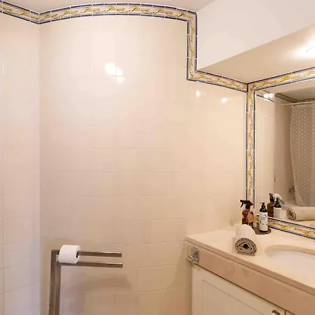 Apartment Historical 3 Bedroom Duplex In