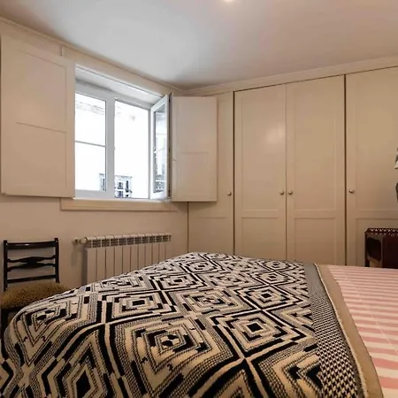 Historical 3 Bedroom Duplex In Lisbon