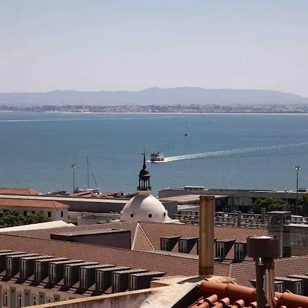 Historical 3 Bedroom Duplex In * Lisbon