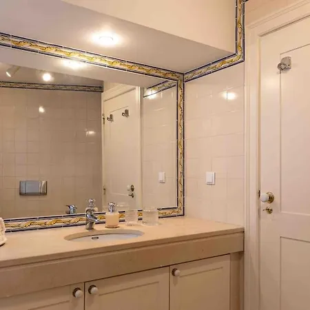 Historical 3 Bedroom Duplex In Apartmán *