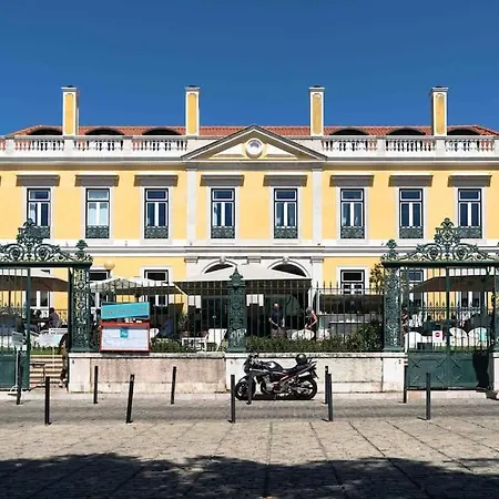 Historical 3 Bedroom Duplex In Lisbon