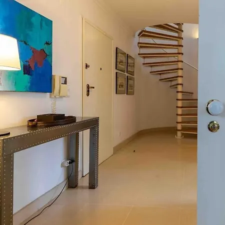 Historical 3 Bedroom Duplex In Apartmán *